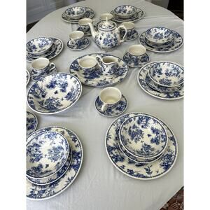 Churchill Made in England Toile Blue 46 Piece set